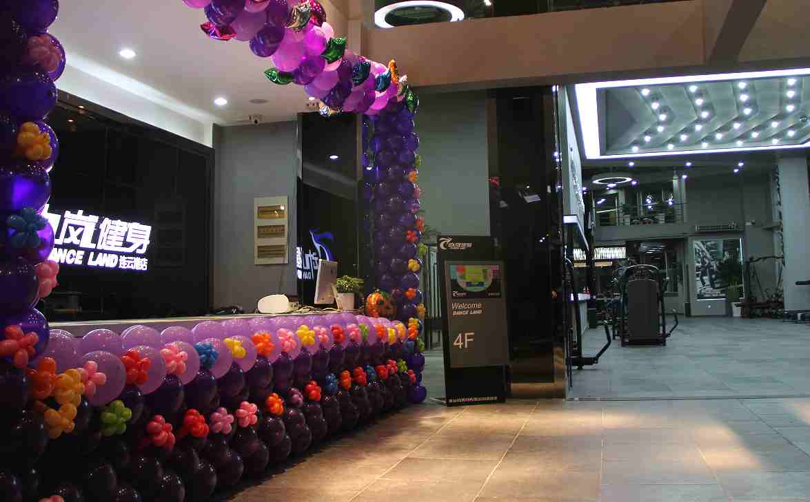 在學校附近開健身房怎么樣